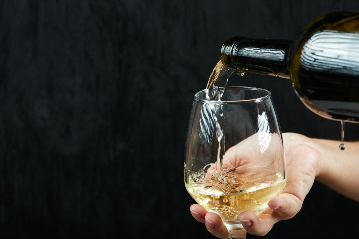 Pairing Red and White Wines with Food: A Guide to Perfect Matches
